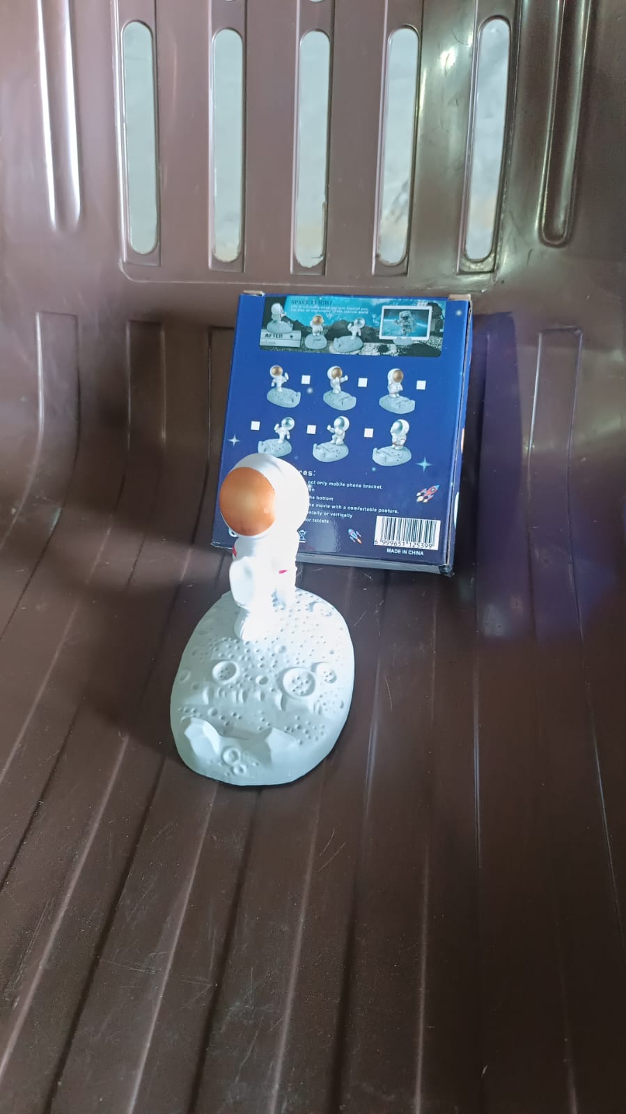 Mobile Holder Astronaut Phone Stand Planet Creative Fun 3D Design (1 Pc / Mix Design) Mobile Holder Astronaut Phone Stand Planet Creative Fun 3D Design (1 Pc / Mix Design)